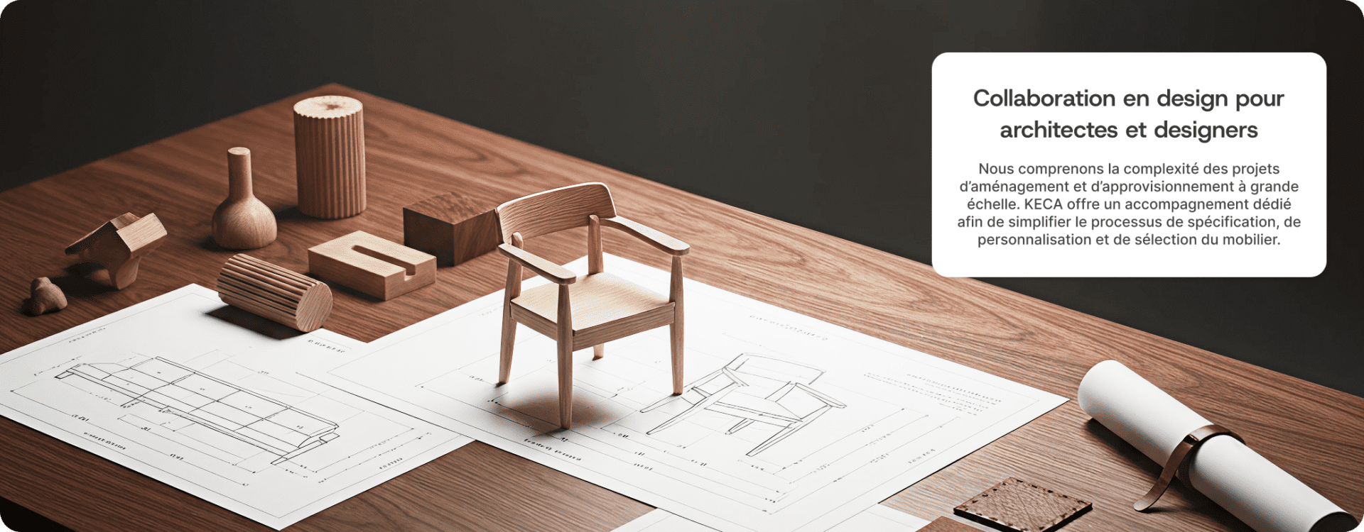 Maquette de chaise en bois sur plans techniques illustrant le processus de conception et de personnalisation du mobilier KECA pour les architectes et designers.
